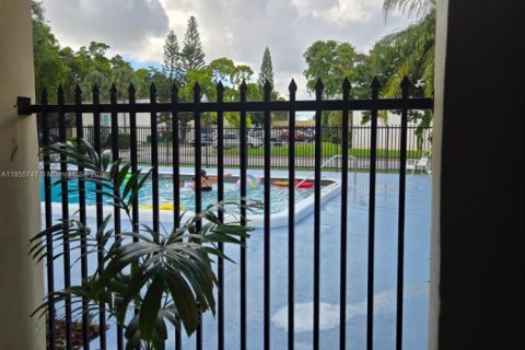 Condo in Hollywood, Florida, 3 bedrooms  № 1877922 - photo 16
