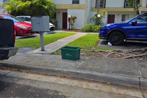 Condo in Hollywood, Florida, 3 bedrooms  № 1877922 - photo 2