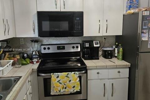 Condo in Hollywood, Florida, 3 bedrooms  № 1877922 - photo 12