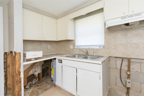 Commercial property in Hudson, Florida 4 bedrooms, 178.37 sq.m. № 1908837 - photo 10