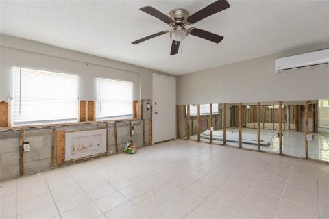 Commercial property in Hudson, Florida 4 bedrooms, 178.37 sq.m. № 1908837 - photo 19