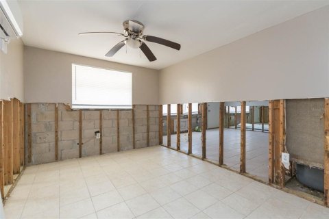 Commercial property in Hudson, Florida 4 bedrooms, 178.37 sq.m. № 1908837 - photo 14