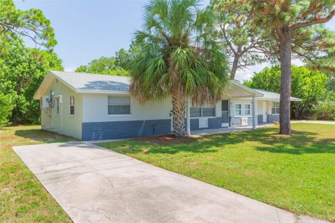 Commercial property in Hudson, Florida 4 bedrooms, 178.37 sq.m. № 1908837 - photo 2