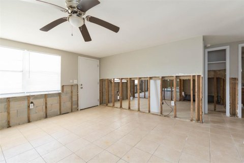 Commercial property in Hudson, Florida 4 bedrooms, 178.37 sq.m. № 1908837 - photo 9