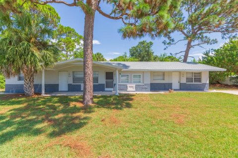 Commercial property in Hudson, Florida 4 bedrooms, 178.37 sq.m. № 1908837 - photo 1