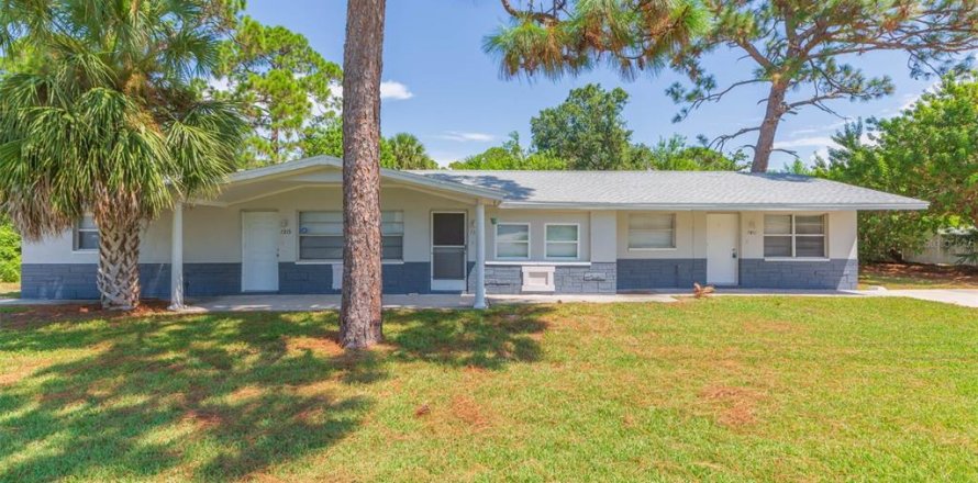 Commercial property in Hudson, Florida 4 bedrooms, 178.37 sq.m. № 1908837