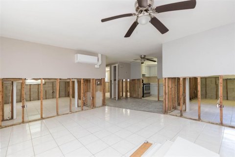 Commercial property in Hudson, Florida 4 bedrooms, 178.37 sq.m. № 1908837 - photo 30