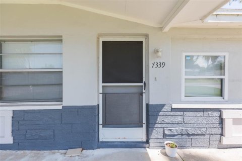 Commercial property in Hudson, Florida 4 bedrooms, 178.37 sq.m. № 1908837 - photo 17