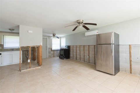 Commercial property in Hudson, Florida 4 bedrooms, 178.37 sq.m. № 1908837 - photo 5