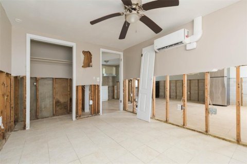 Commercial property in Hudson, Florida 4 bedrooms, 178.37 sq.m. № 1908837 - photo 15