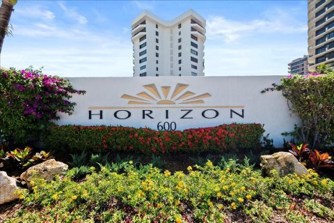 Condo in Juno Beach, Florida, 2 bedrooms  № 994344 - photo 1