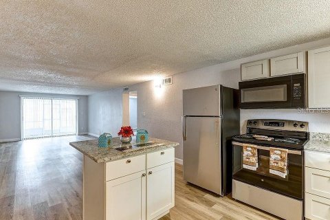 Apartment in Port Richey, Florida 2 bedrooms, 88.26 sq.m. № 1886129 - photo 4