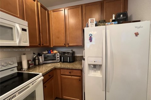 Condo in Pembroke Pines, Florida, 2 bedrooms  № 1790818 - photo 4