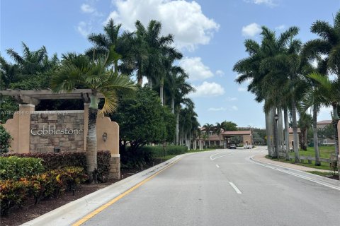 Condo in Pembroke Pines, Florida, 2 bedrooms  № 1790818 - photo 25