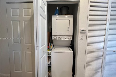 Condo in Pembroke Pines, Florida, 2 bedrooms  № 1790818 - photo 14