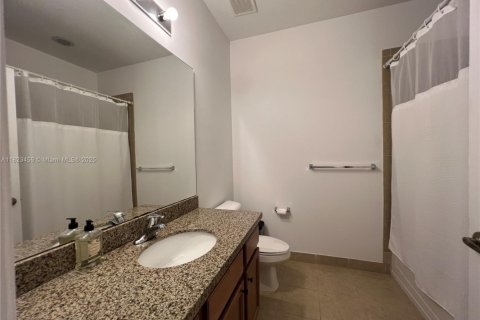 Condo in Pembroke Pines, Florida, 2 bedrooms  № 1790818 - photo 12