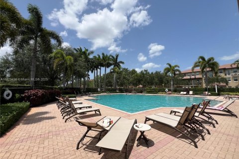 Condo in Pembroke Pines, Florida, 2 bedrooms  № 1790818 - photo 17