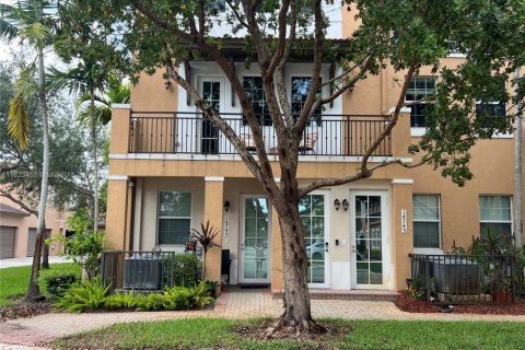 Condo in Pembroke Pines, Florida, 2 bedrooms  № 1790818 - photo 1