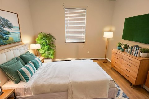 Condo in Pembroke Pines, Florida, 2 bedrooms  № 1790818 - photo 11