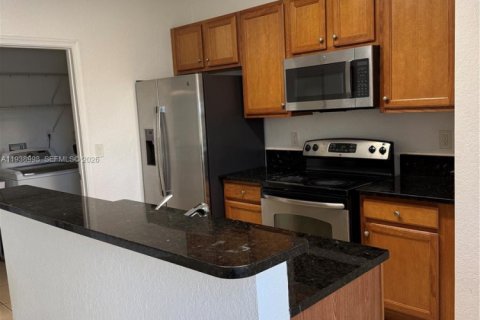 Townhouse in Miramar, Florida 3 bedrooms, 133.41 sq.m. № 1996749 - photo 9