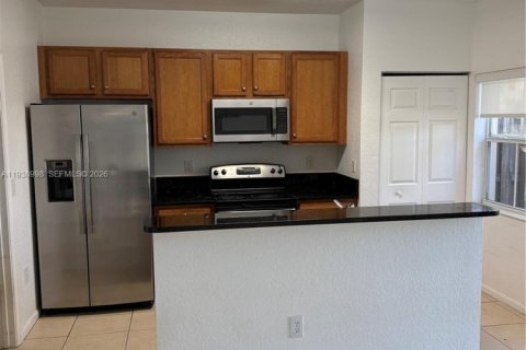 Townhouse in Miramar, Florida 3 bedrooms, 133.41 sq.m. № 1996749 - photo 11