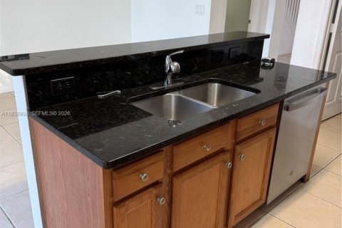 Townhouse in Miramar, Florida 3 bedrooms, 133.41 sq.m. № 1996749 - photo 14