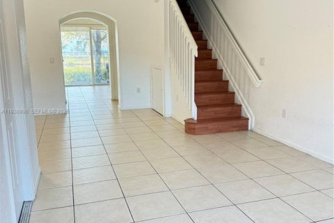 Townhouse in Miramar, Florida 3 bedrooms, 133.41 sq.m. № 1996749 - photo 12