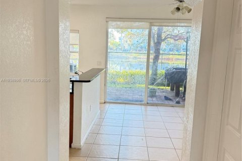 Townhouse in Miramar, Florida 3 bedrooms, 133.41 sq.m. № 1996749 - photo 16