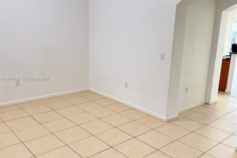 Townhouse in Miramar, Florida 3 bedrooms, 133.41 sq.m. № 1996749 - photo 18