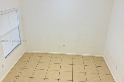 Townhouse in Miramar, Florida 3 bedrooms, 133.41 sq.m. № 1996749 - photo 8