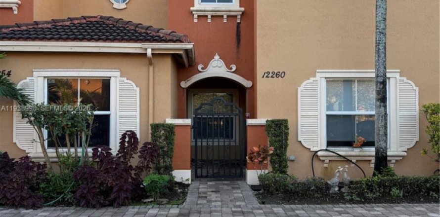 Townhouse in Miramar, Florida 3 bedrooms, 133.41 sq.m. № 1996749