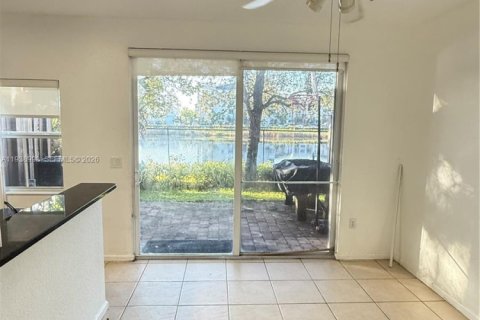 Townhouse in Miramar, Florida 3 bedrooms, 133.41 sq.m. № 1996749 - photo 19