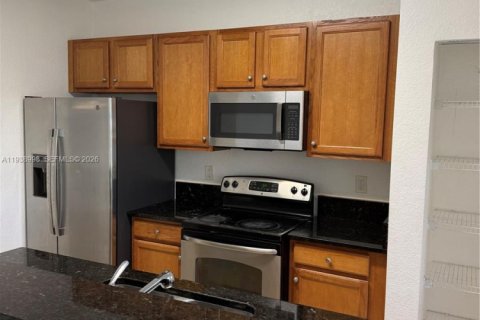 Townhouse in Miramar, Florida 3 bedrooms, 133.41 sq.m. № 1996749 - photo 15