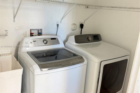 Townhouse in Miramar, Florida 3 bedrooms, 133.41 sq.m. № 1996749 - photo 22