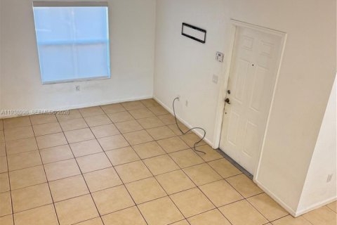 Townhouse in Miramar, Florida 3 bedrooms, 133.41 sq.m. № 1996749 - photo 17