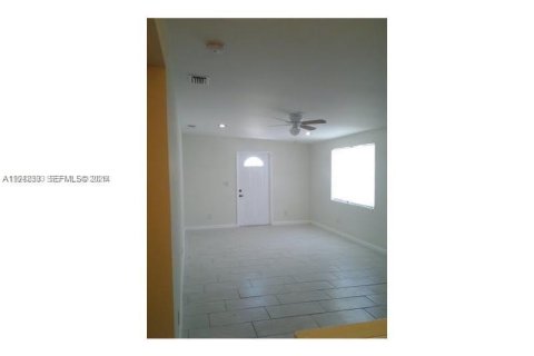 Villa ou maison à louer à Fort Lauderdale, Floride: 37.16 m2 № 1999401 - photo 2