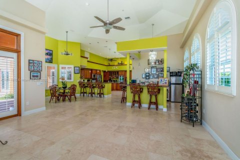 Casa en venta en Punta Gorda, Florida, 7 dormitorios, 834.36 m2 № 1942610 - foto 11