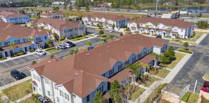 Adosado en Kissimmee, Florida 3 dormitorios, 120.77 m2 № 2197642