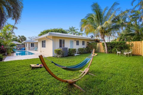 Villa ou maison à vendre à Lauderdale-by-the-Sea, Floride: 3 chambres, 175.49 m2 № 1712944 - photo 1