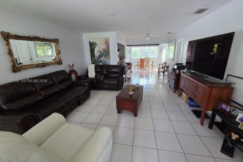 Casa en venta en Hollywood, Florida, 3 dormitorios, 120.68 m2 № 2431376 - foto 3