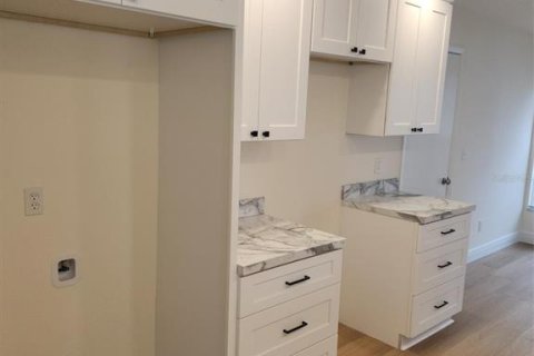House in Pinellas Park, Florida 2 bedrooms, 145.86 sq.m. № 2388140 - photo 10