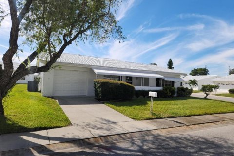 House in Pinellas Park, Florida 2 bedrooms, 145.86 sq.m. № 2388140 - photo 2