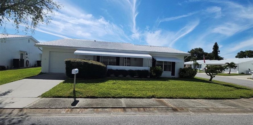House in Pinellas Park, Florida 2 bedrooms, 145.86 sq.m. № 2388140