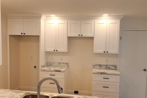 House in Pinellas Park, Florida 2 bedrooms, 145.86 sq.m. № 2388140 - photo 9