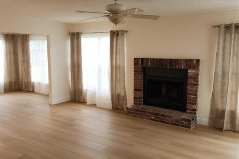 House in Pinellas Park, Florida 2 bedrooms, 145.86 sq.m. № 2388140 - photo 7