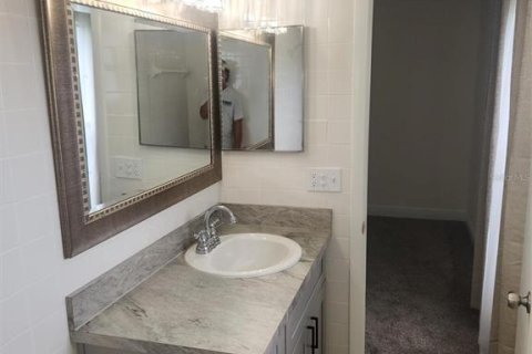 House in Pinellas Park, Florida 2 bedrooms, 145.86 sq.m. № 2388140 - photo 15