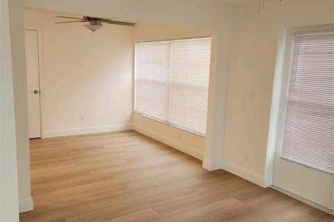 House in Pinellas Park, Florida 2 bedrooms, 145.86 sq.m. № 2388140 - photo 22