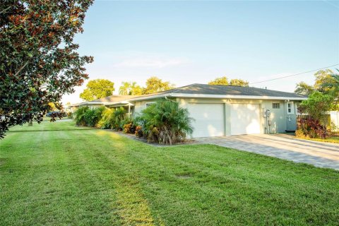 House in Clearwater, Florida 3 bedrooms, 197.97 sq.m. № 2277336 - photo 4