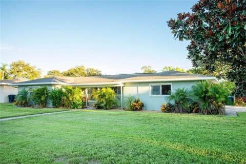 House in Clearwater, Florida 3 bedrooms, 197.97 sq.m. № 2277336 - photo 3