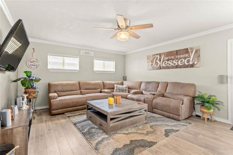 House in Clearwater, Florida 3 bedrooms, 197.97 sq.m. № 2277336 - photo 6